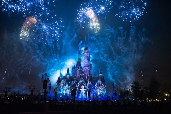 Capodanno a tema cartoni animati: mete e idee per famiglie