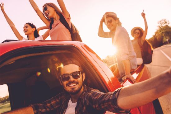 Gruppo di amici in viaggio