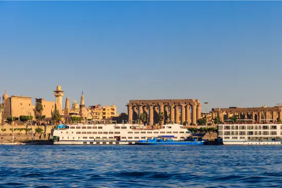 Riva orientale del fiume Nilo a Luxor (antica Tebe), Egitto